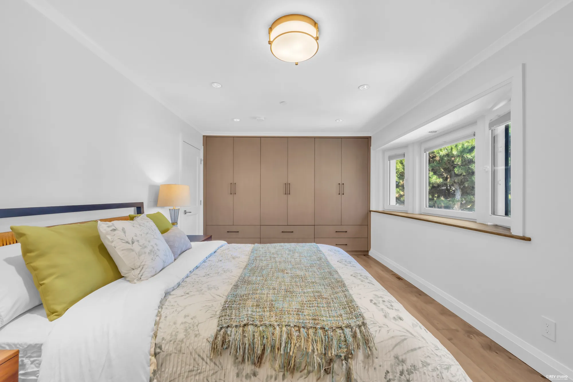 The wardrobe wall in the second upper bedroom, deep window sill on the right
